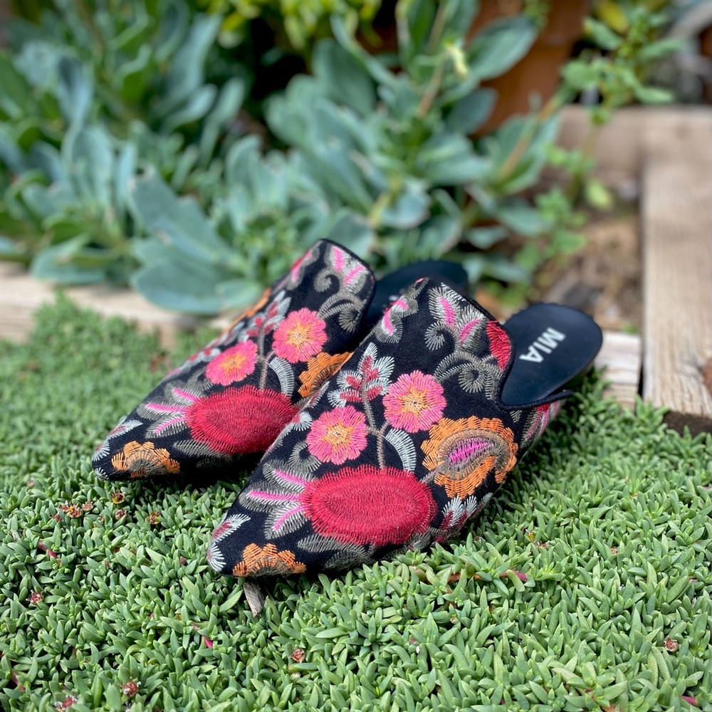 MIA embroidered Mule